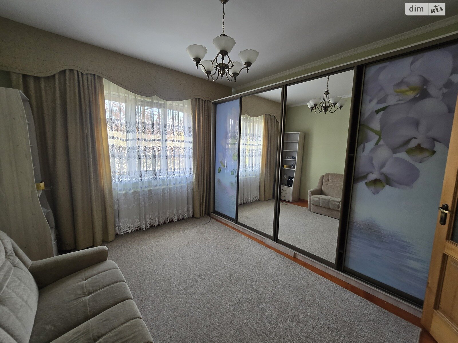 двухэтажный дом, 200 кв. м, кирпич. Сдается помесячно в Барвинке фото 1 двухэтажный дом, 200 кв. м, кирпич. Сдается помесячно в Барвинке фото 1