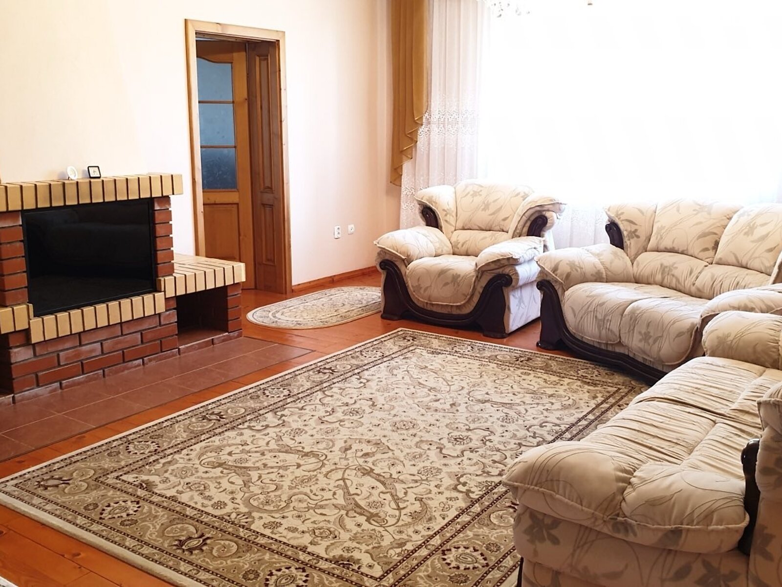 двухэтажный дом, 145 кв. м, кирпич. Сдается помесячно в Барвинке фото 1 двухэтажный дом, 145 кв. м, кирпич. Сдается помесячно в Барвинке фото 1