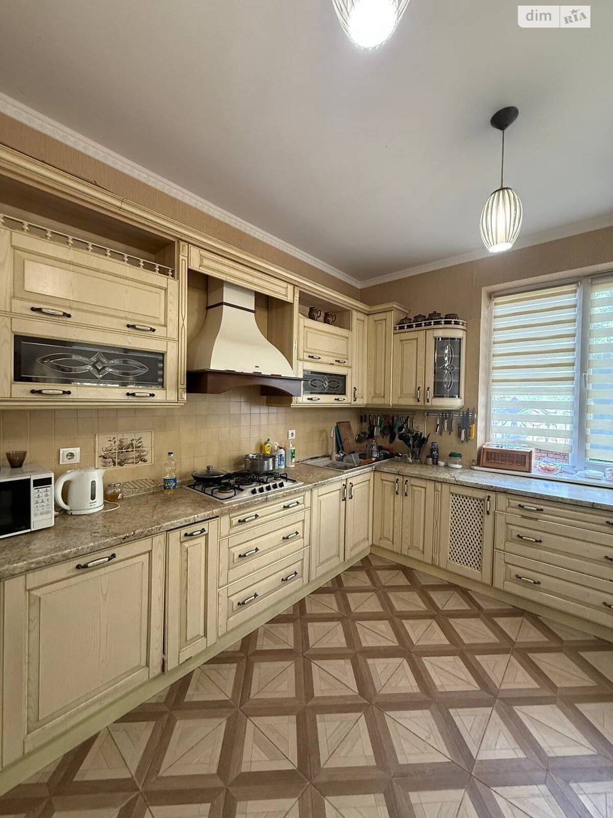 двоповерховий будинок бесідка, 180 кв. м, цегла. Здається помісячно в Басівці фото 1