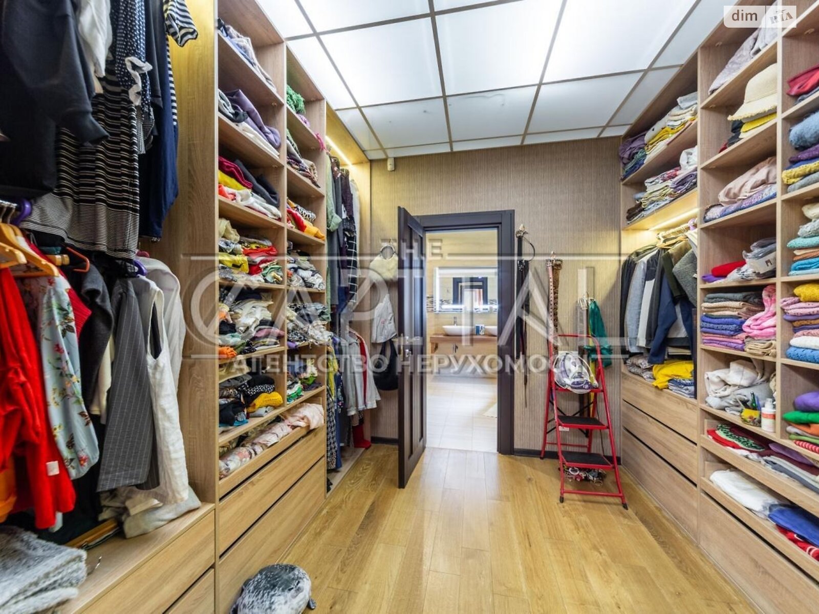 двухэтажный дом, 400 кв. м, кирпич. Сдается помесячно в Белогородке фото 1 двухэтажный дом, 400 кв. м, кирпич. Сдается помесячно в Белогородке фото 1