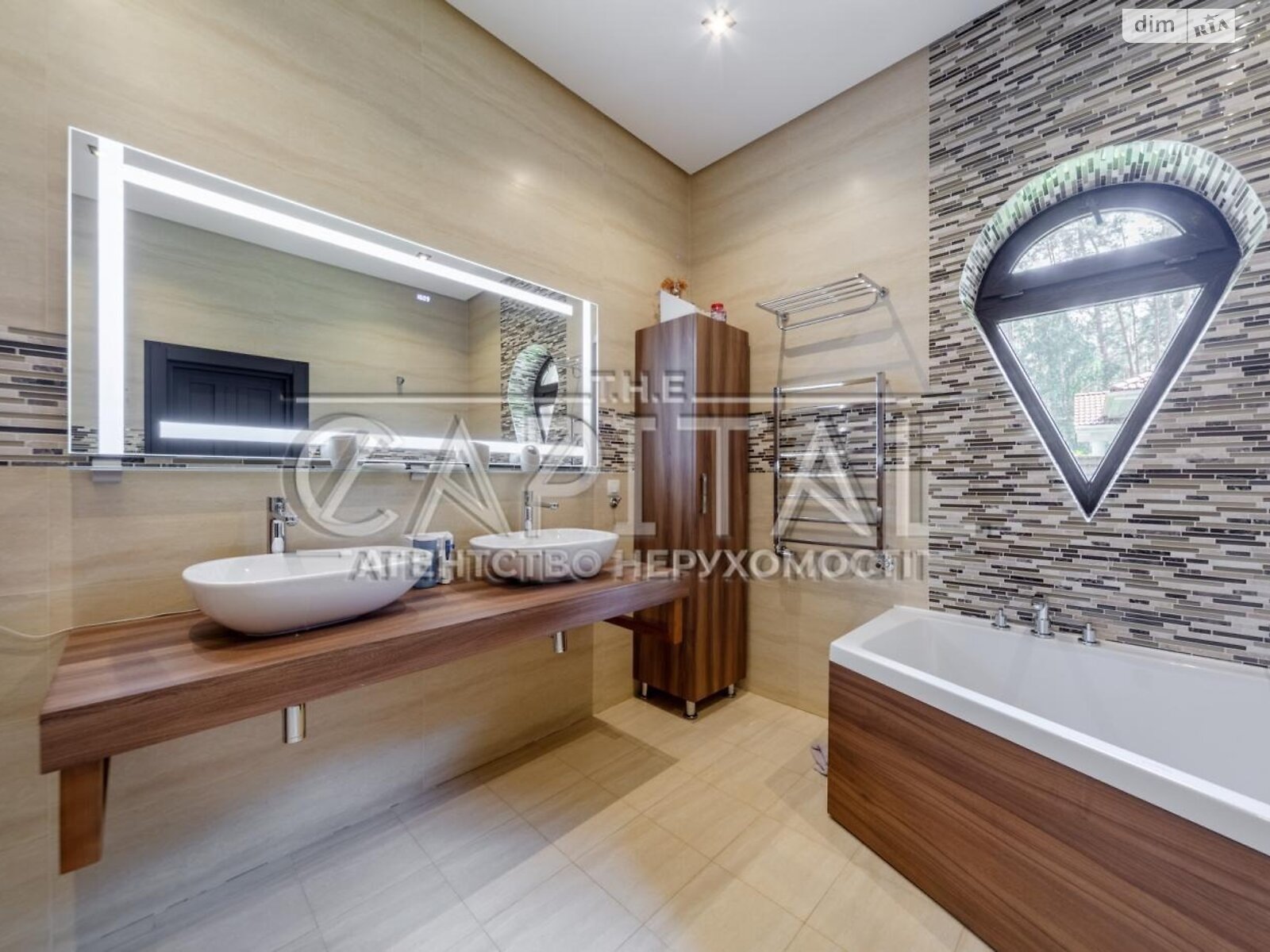 двухэтажный дом, 400 кв. м, кирпич. Сдается помесячно в Белогородке фото 1 двухэтажный дом, 400 кв. м, кирпич. Сдается помесячно в Белогородке фото 1