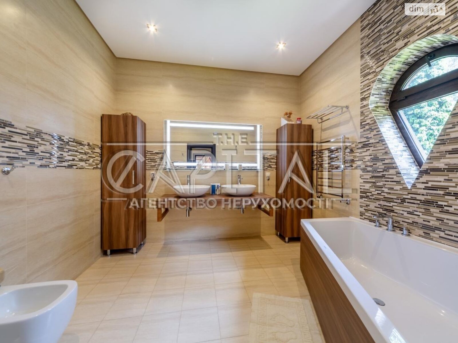 двухэтажный дом, 400 кв. м, кирпич. Сдается помесячно в Белогородке фото 1 двухэтажный дом, 400 кв. м, кирпич. Сдается помесячно в Белогородке фото 1