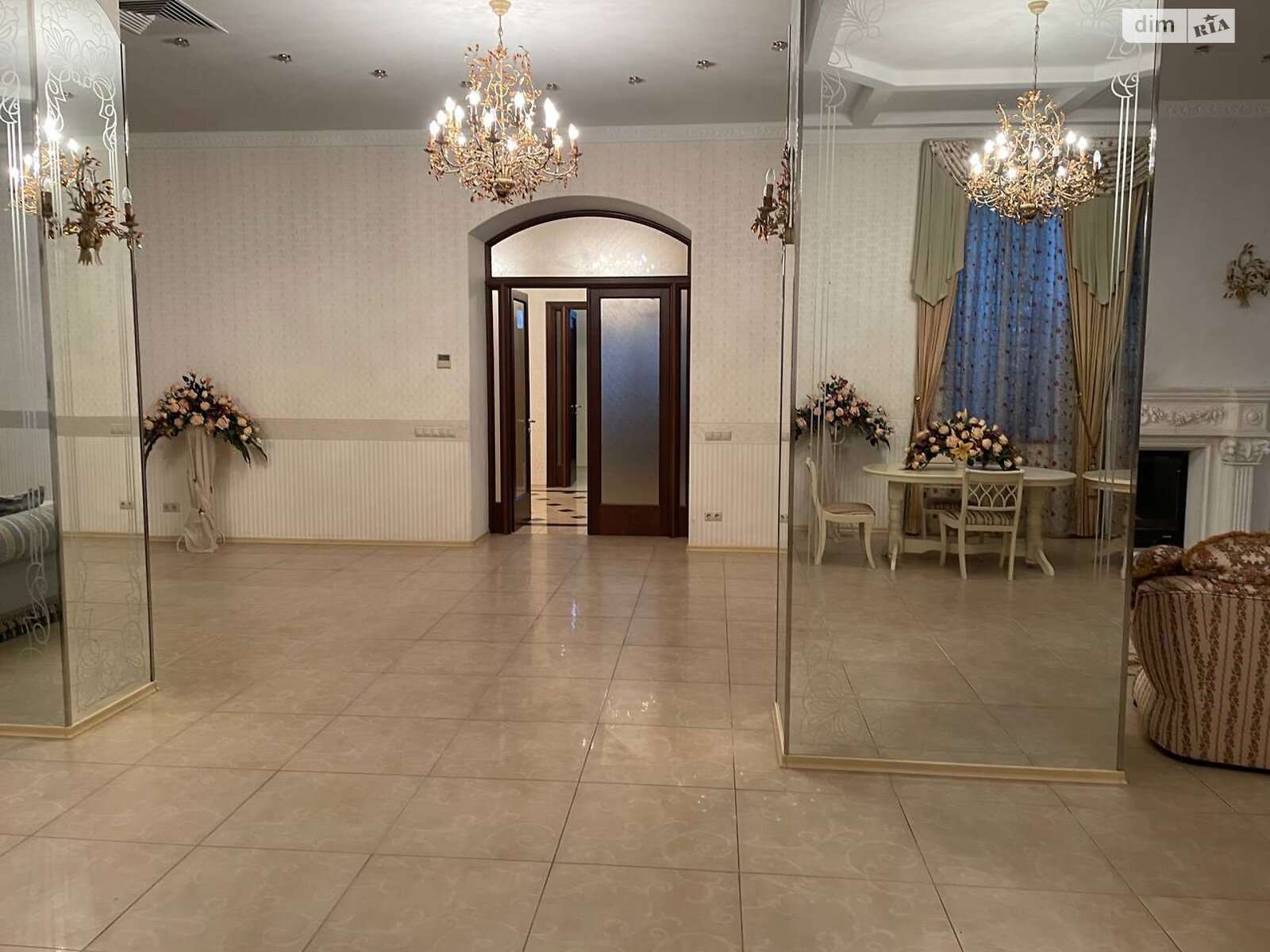 чотириповерховий будинок з верандою, 900 кв. м, кирпич. Здається помісячно в Білогородці фото 1 чотириповерховий будинок з верандою, 900 кв. м, кирпич. Здається помісячно в Білогородці фото 1
