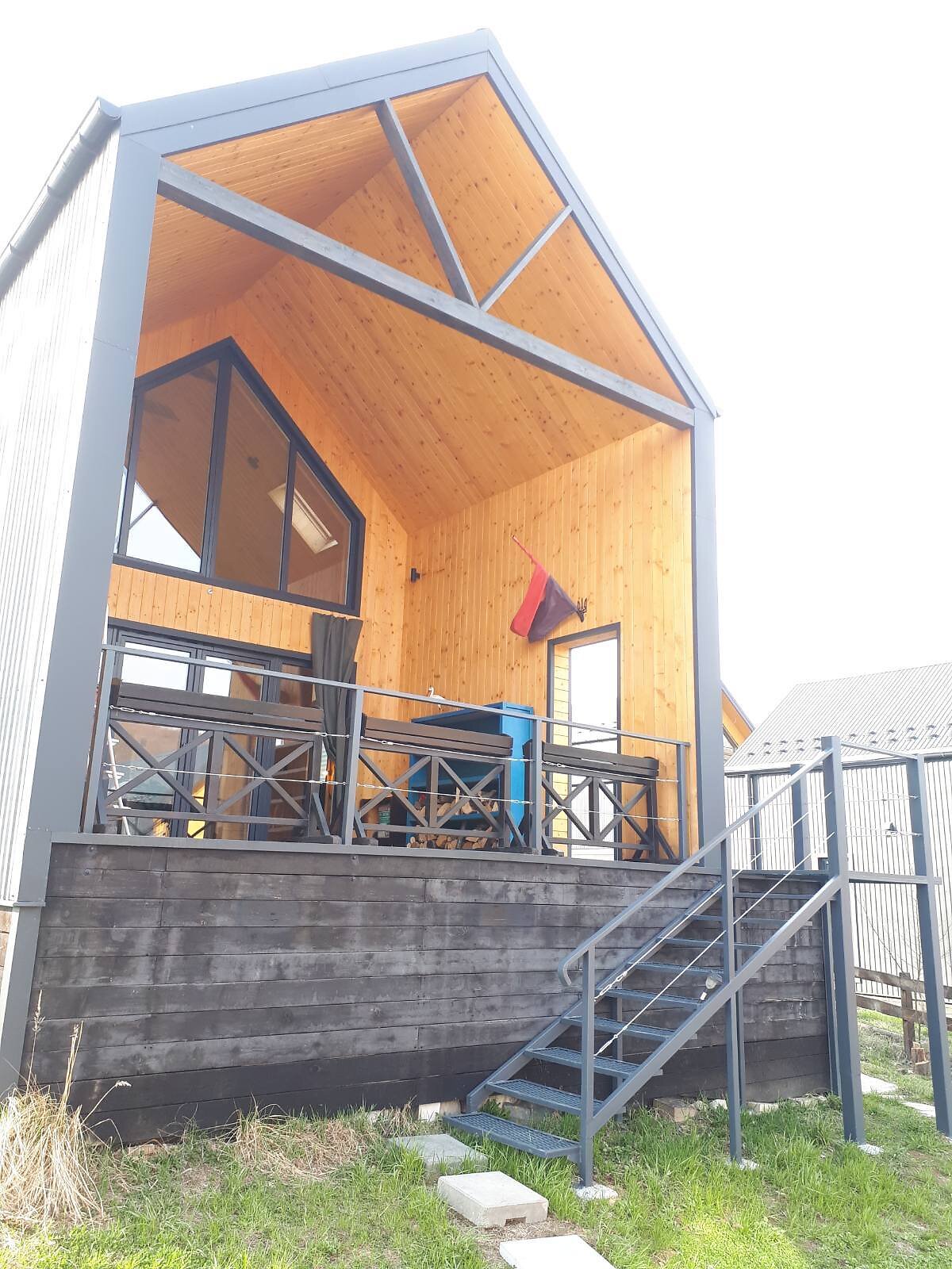 двухэтажный дом с верандой, 95 кв. м, каркасно-щитовой. Сдается помесячно в Бирках фото 1 двухэтажный дом с верандой, 95 кв. м, каркасно-щитовой. Сдается помесячно в Бирках фото 1