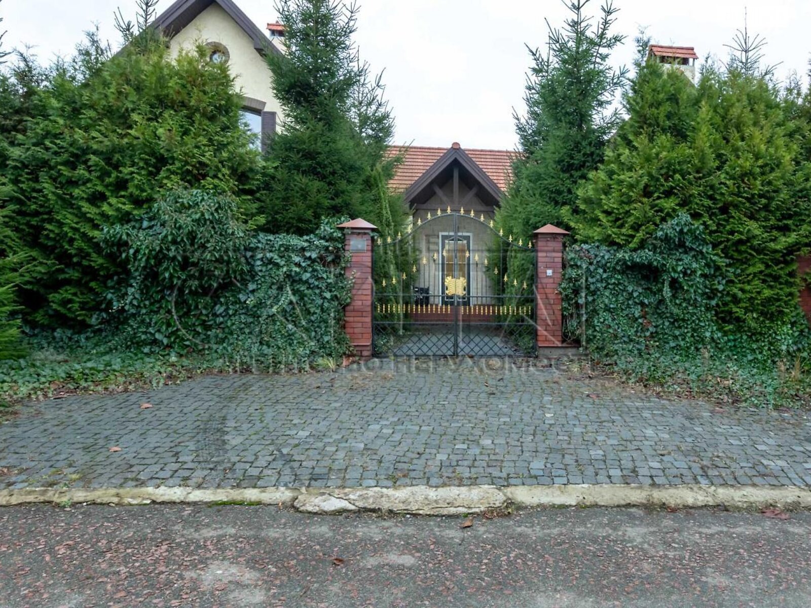 двоповерховий будинок з верандою, 250 кв. м, кирпич. Здається помісячно в Бобриці фото 1