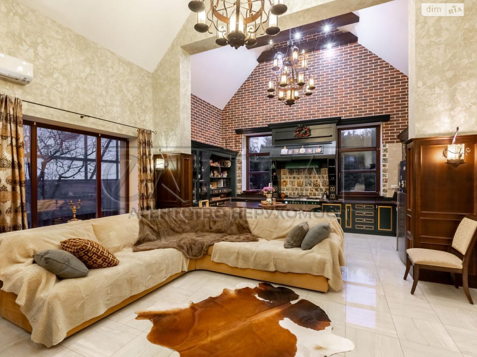 двоповерховий будинок з верандою, 250 кв. м, кирпич. Здається помісячно в Бобриці фото 1