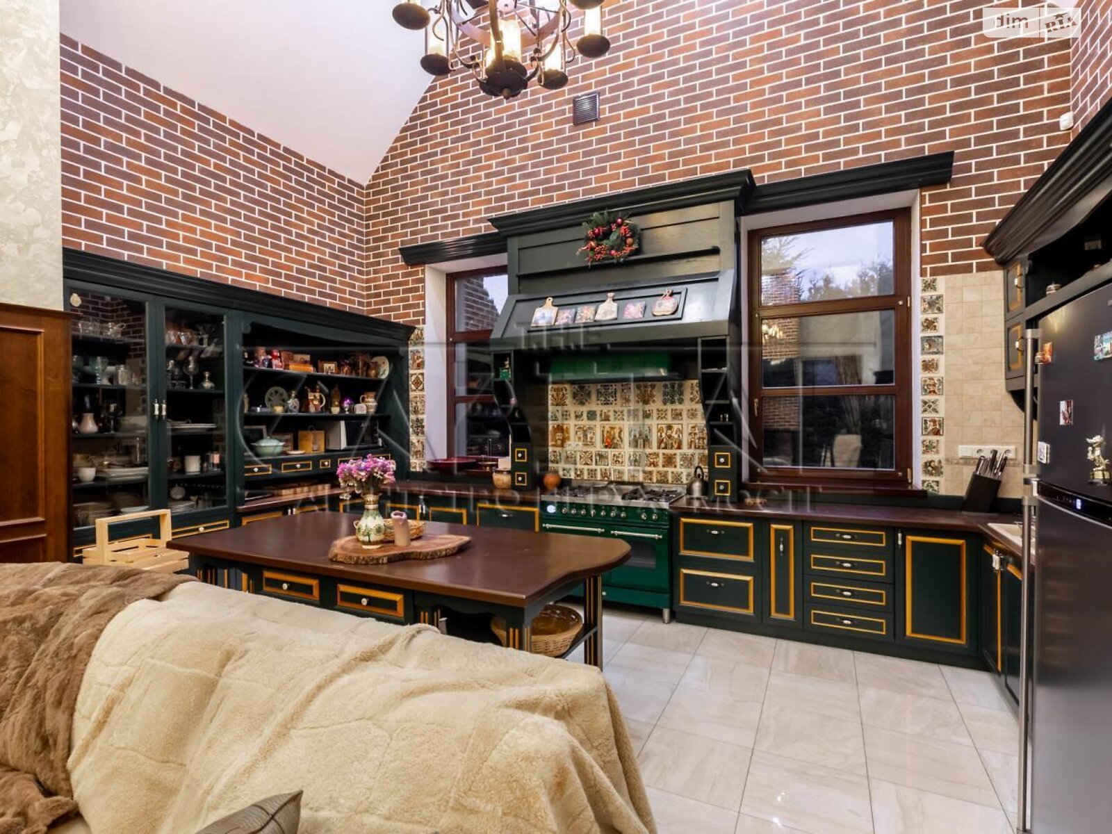 двоповерховий будинок з верандою, 250 кв. м, кирпич. Здається помісячно в Бобриці фото 1