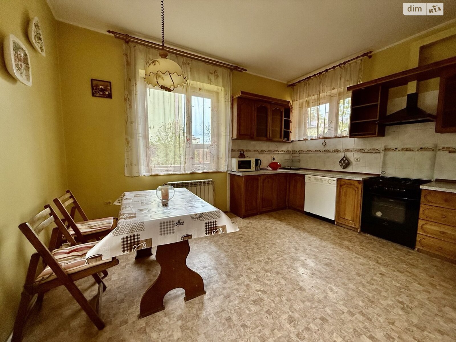 двоповерховий будинок з гаражем, 200 кв. м, кирпич. Здається помісячно в Брюховичах фото 1 двоповерховий будинок з гаражем, 200 кв. м, кирпич. Здається помісячно в Брюховичах фото 1