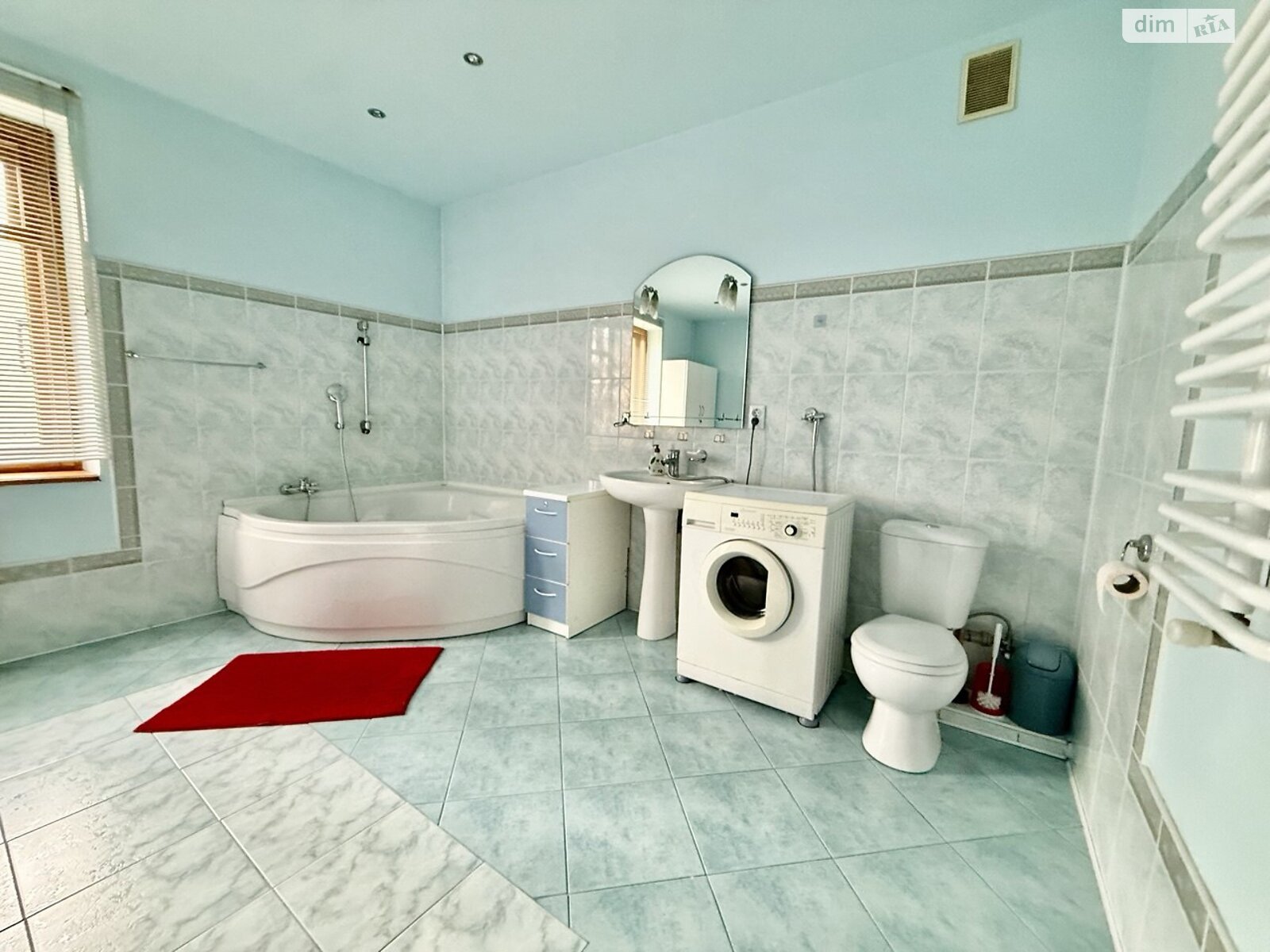 двухэтажный дом с гаражом, 200 кв. м, кирпич. Сдается помесячно в Брюховичах фото 1 двухэтажный дом с гаражом, 200 кв. м, кирпич. Сдается помесячно в Брюховичах фото 1