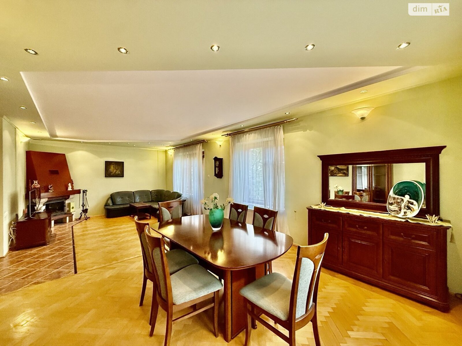 двухэтажный дом с гаражом, 200 кв. м, кирпич. Сдается помесячно в Брюховичах фото 1 двухэтажный дом с гаражом, 200 кв. м, кирпич. Сдается помесячно в Брюховичах фото 1