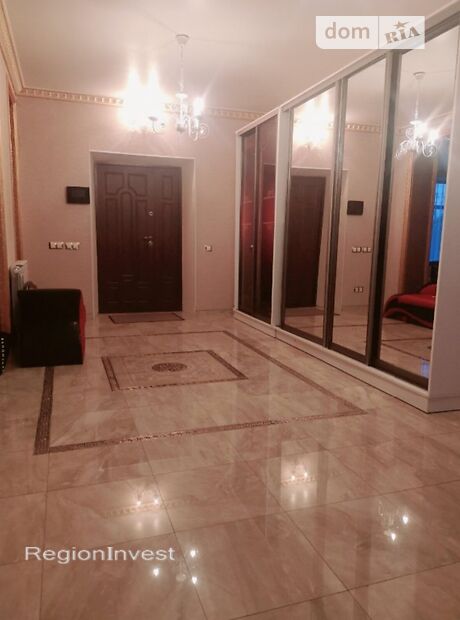 трехэтажный дом с ремонтом, 650 кв. м, кирпич. Сдается помесячно в Буче, в районе Буча фото 1 трехэтажный дом с ремонтом, 650 кв. м, кирпич. Сдается помесячно в Буче, в районе Буча фото 1