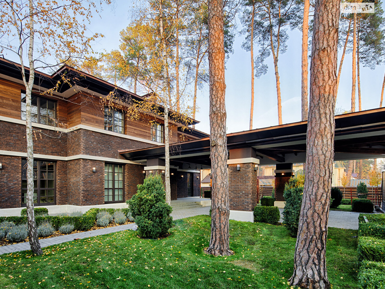 двухэтажный дом с гаражом, 380 кв. м, кирпич. Сдается помесячно в Буче, в районе Буча фото 1 двухэтажный дом с гаражом, 380 кв. м, кирпич. Сдается помесячно в Буче, в районе Буча фото 1