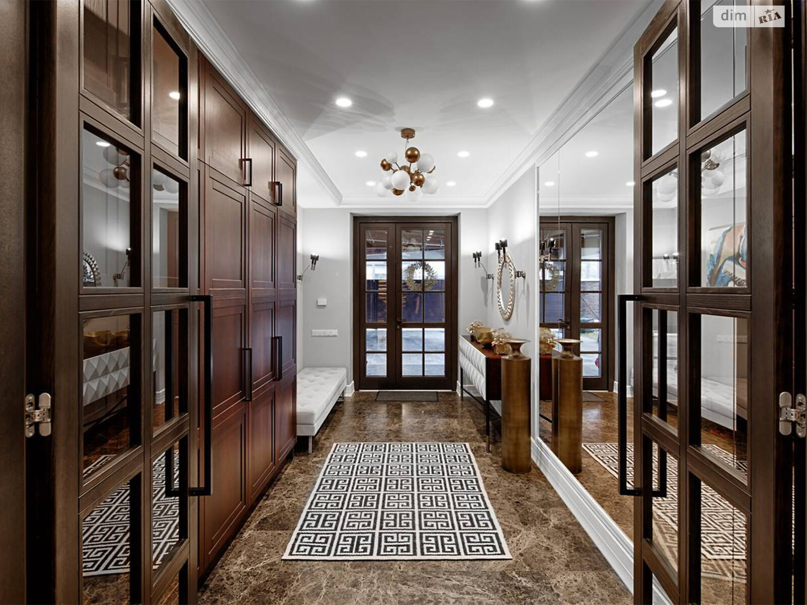 двухэтажный дом с гаражом, 380 кв. м, кирпич. Сдается помесячно в Буче, в районе Буча фото 1 двухэтажный дом с гаражом, 380 кв. м, кирпич. Сдается помесячно в Буче, в районе Буча фото 1