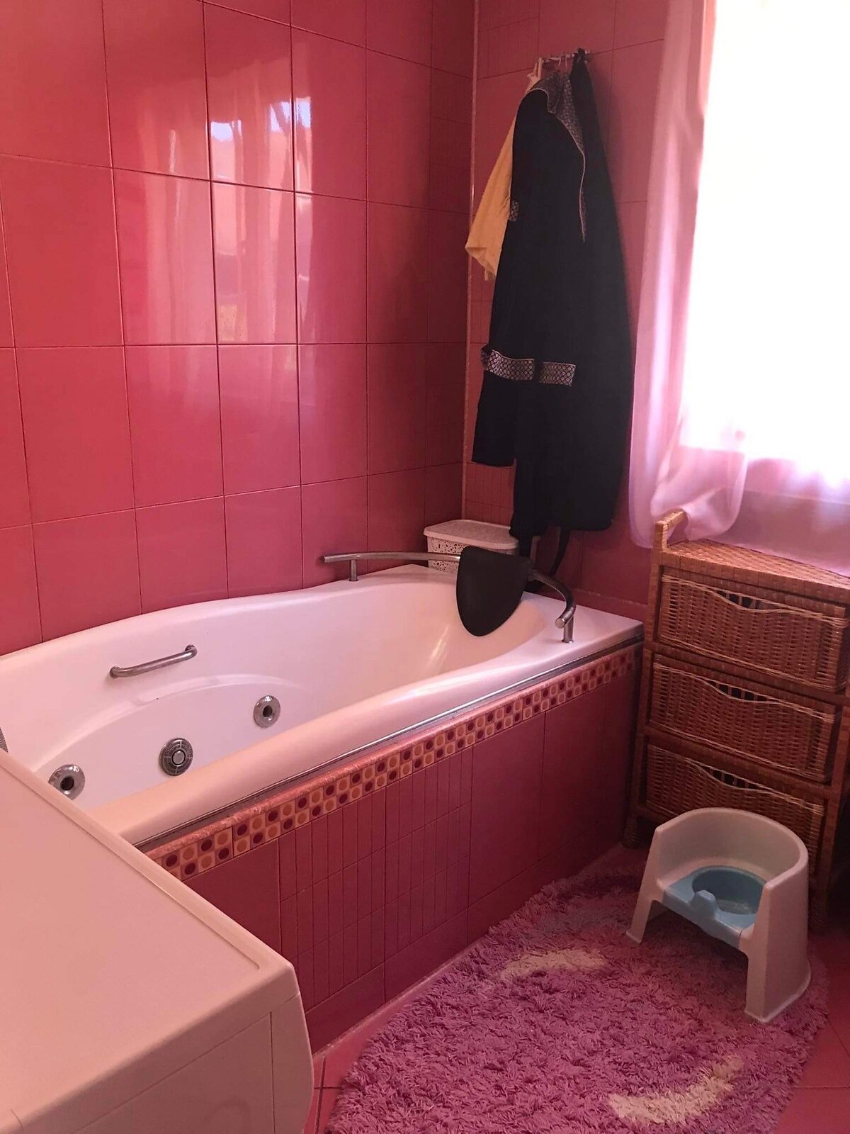 трехэтажный дом, 220 кв. м, кирпич. Сдается помесячно в Буштыне фото 1 трехэтажный дом, 220 кв. м, кирпич. Сдается помесячно в Буштыне фото 1