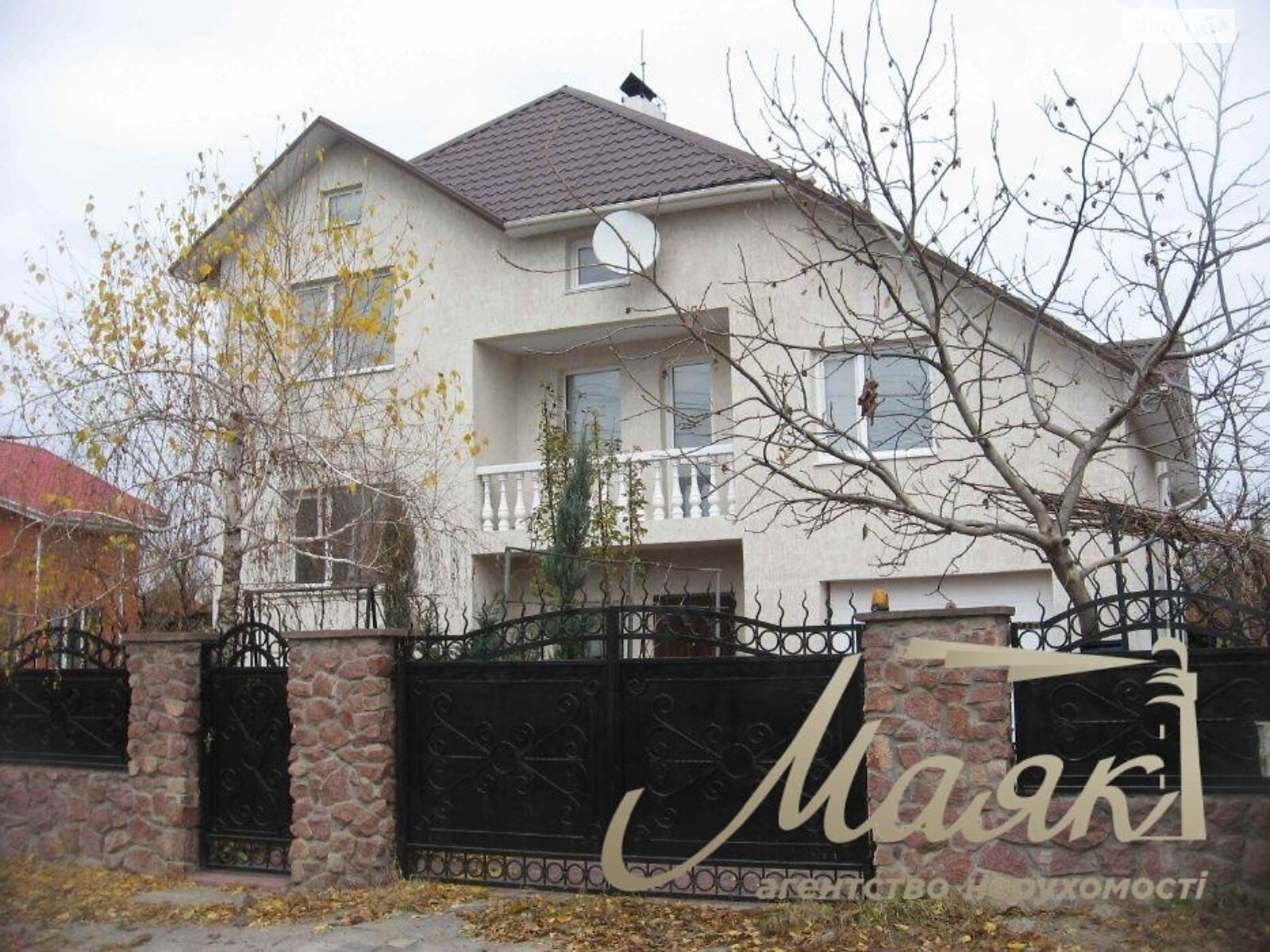 трехэтажный дом с ремонтом, 350 кв. м, кирпич. Сдается помесячно в Киеве, в районе Голосеевский фото 1