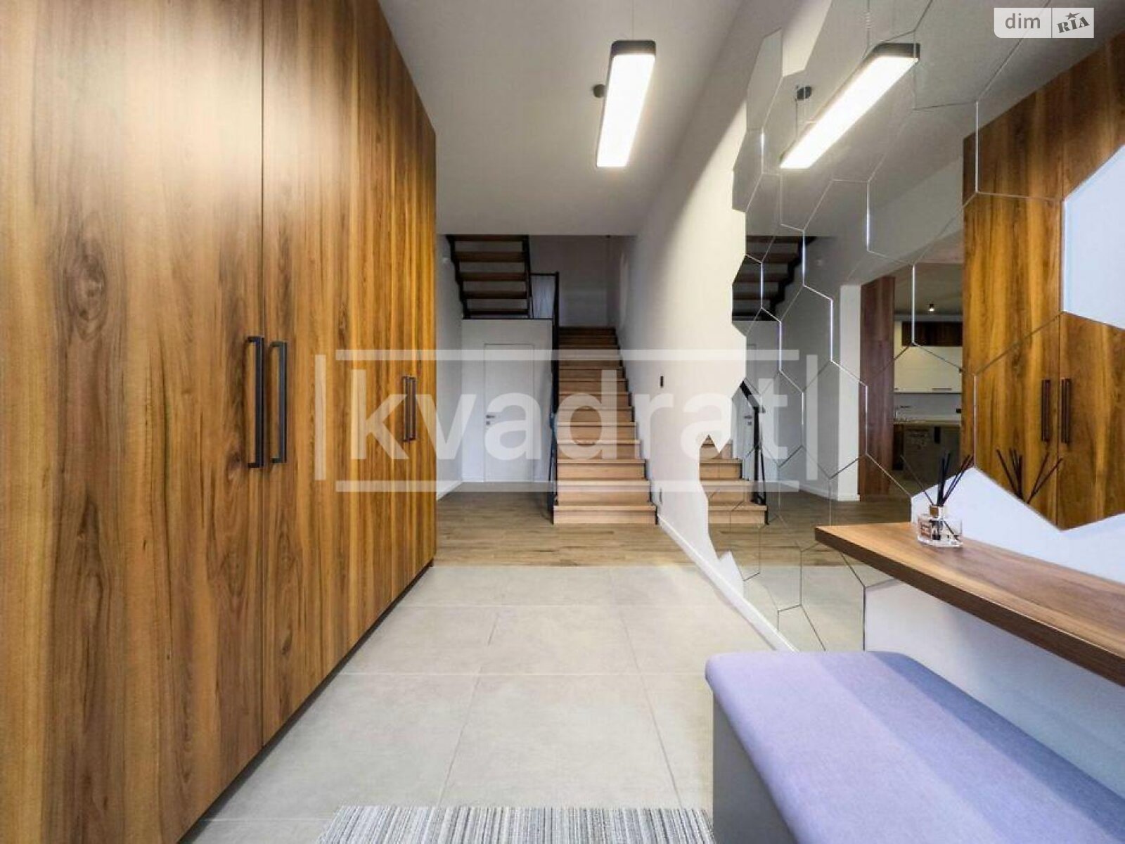 триповерховий будинок, 250 кв. м, кирпич. Здається помісячно в Чапаївці фото 1 триповерховий будинок, 250 кв. м, кирпич. Здається помісячно в Чапаївці фото 1