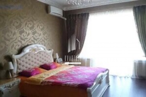 трехэтажный дом с гаражом, 500 кв. м, кирпич. Сдается помесячно в Чайках фото 2