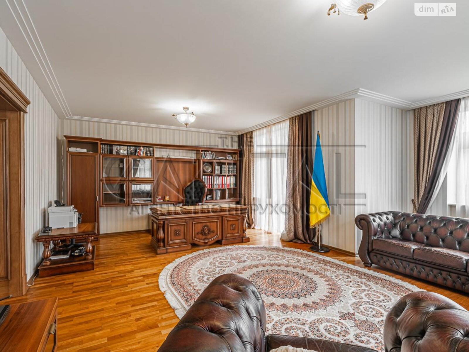 трехэтажный дом с верандой, 520 кв. м, кирпич. Сдается помесячно в Чайках фото 1 трехэтажный дом с верандой, 520 кв. м, кирпич. Сдается помесячно в Чайках фото 1