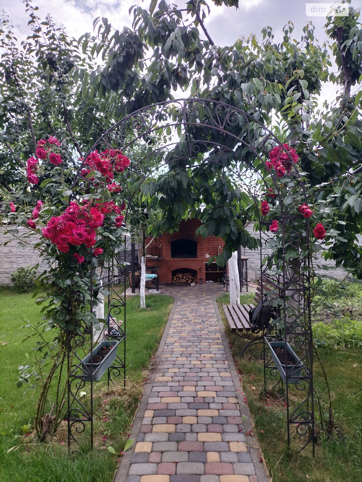 двоповерховий будинок з гаражем, 200 кв. м, цегла. Здається помісячно в Черкасах, в районі Район Д фото 1 двопроверховий будинок з гаражем, 200 кв. м, цегла. Здається помісячно в Черкасах, в районі Район Д фото 1