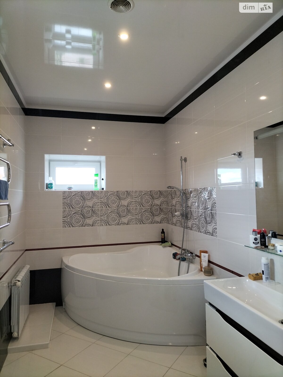 двоповерховий будинок з гаражем, 200 кв. м, цегла. Здається помісячно в Черкасах, в районі Район Д фото 1 двопроверховий будинок з гаражем, 200 кв. м, цегла. Здається помісячно в Черкасах, в районі Район Д фото 1