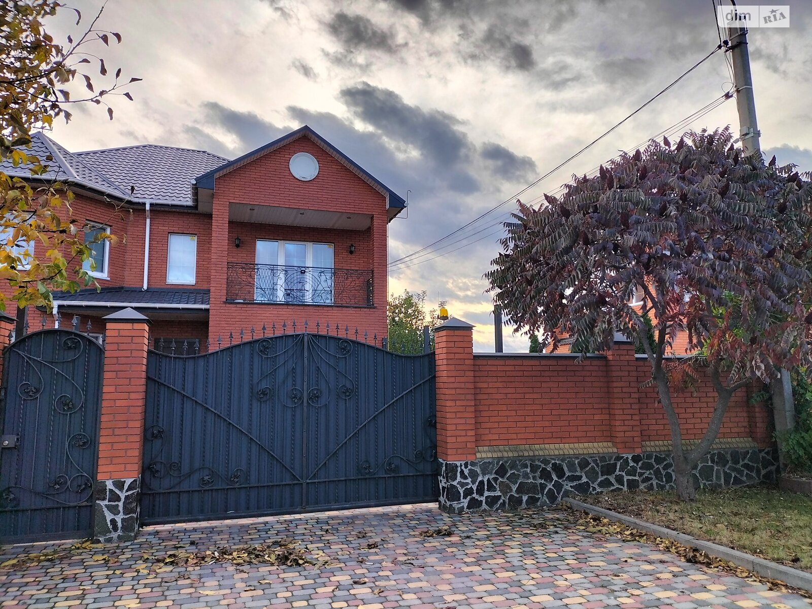 двоповерховий будинок з гаражем, 200 кв. м, цегла. Здається помісячно в Черкасах, в районі Район Д фото 1 двопроверховий будинок з гаражем, 200 кв. м, цегла. Здається помісячно в Черкасах, в районі Район Д фото 1