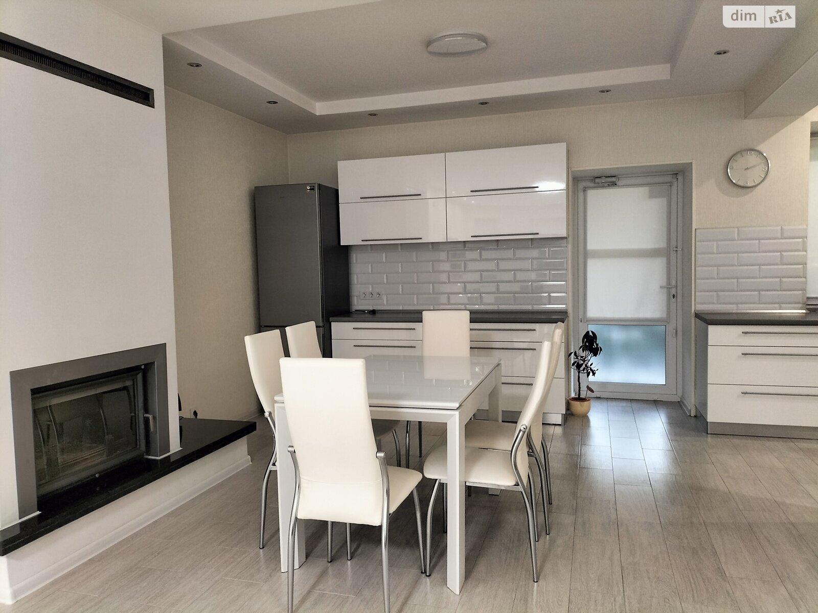 двоповерховий будинок з гаражем, 200 кв. м, цегла. Здається помісячно в Черкасах, в районі Район Д фото 1 двопроверховий будинок з гаражем, 200 кв. м, цегла. Здається помісячно в Черкасах, в районі Район Д фото 1