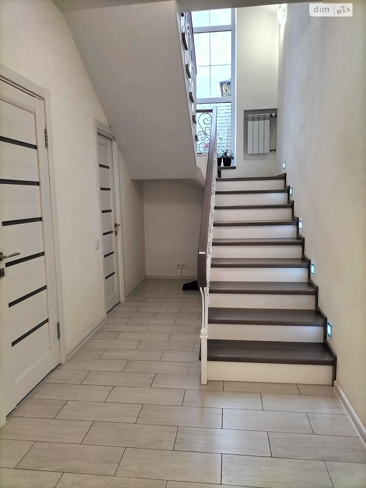 двоповерховий будинок з гаражем, 200 кв. м, цегла. Здається помісячно в Черкасах, в районі Район Д фото 1 двопроверховий будинок з гаражем, 200 кв. м, цегла. Здається помісячно в Черкасах, в районі Район Д фото 1