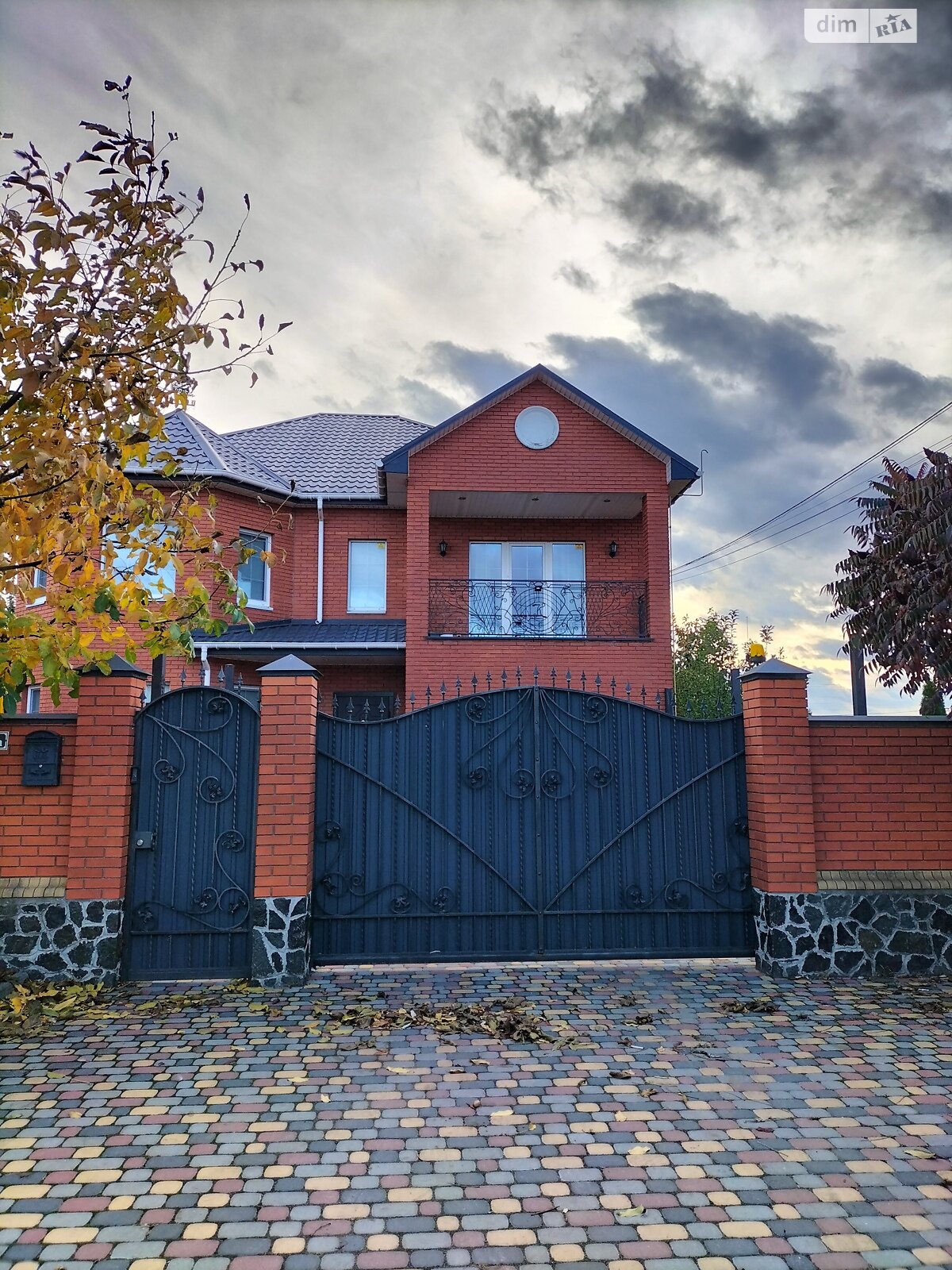 двоповерховий будинок з гаражем, 200 кв. м, цегла. Здається помісячно в Черкасах, в районі Район Д фото 1 двопроверховий будинок з гаражем, 200 кв. м, цегла. Здається помісячно в Черкасах, в районі Район Д фото 1