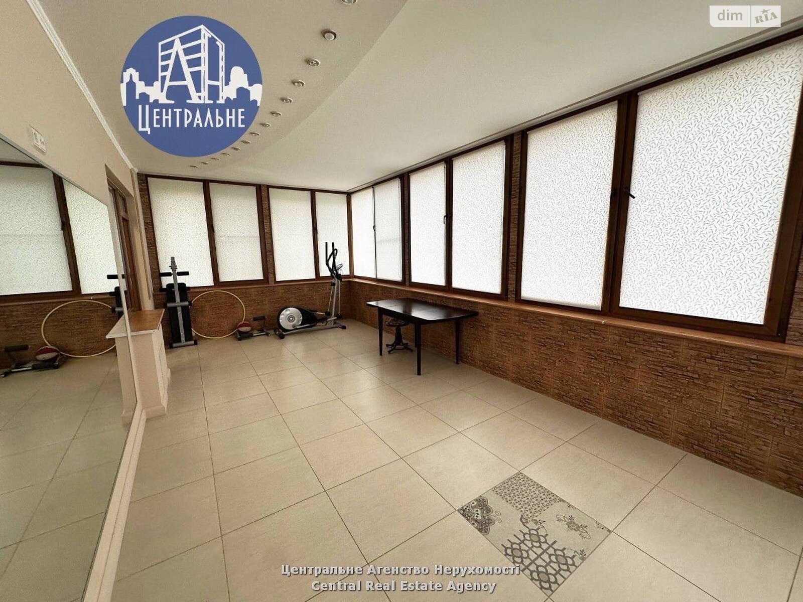 двухэтажный дом, 250 кв. м, кирпич. Сдается помесячно в Черновцах фото 1