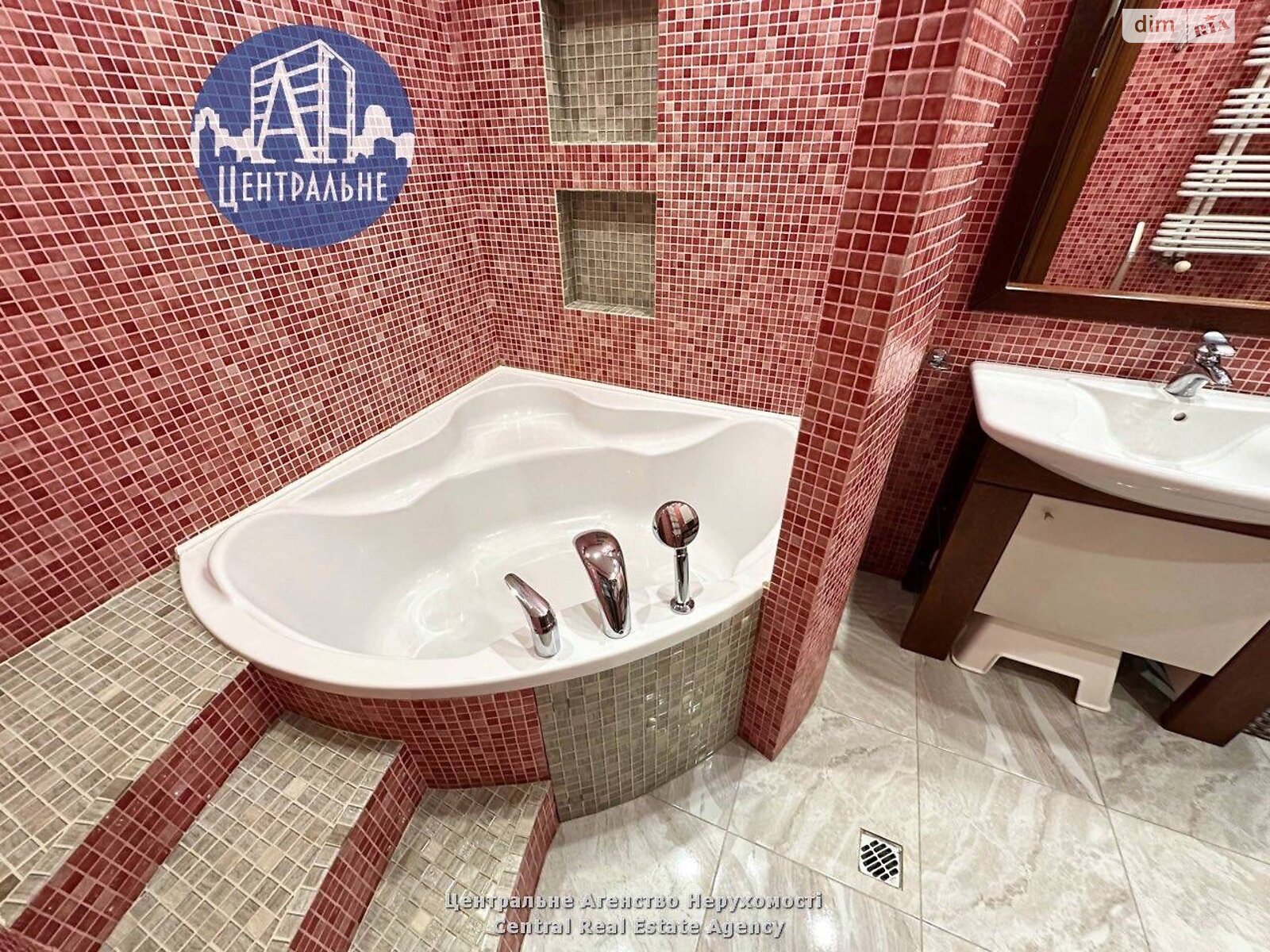 двухэтажный дом, 250 кв. м, кирпич. Сдается помесячно в Черновцах фото 1