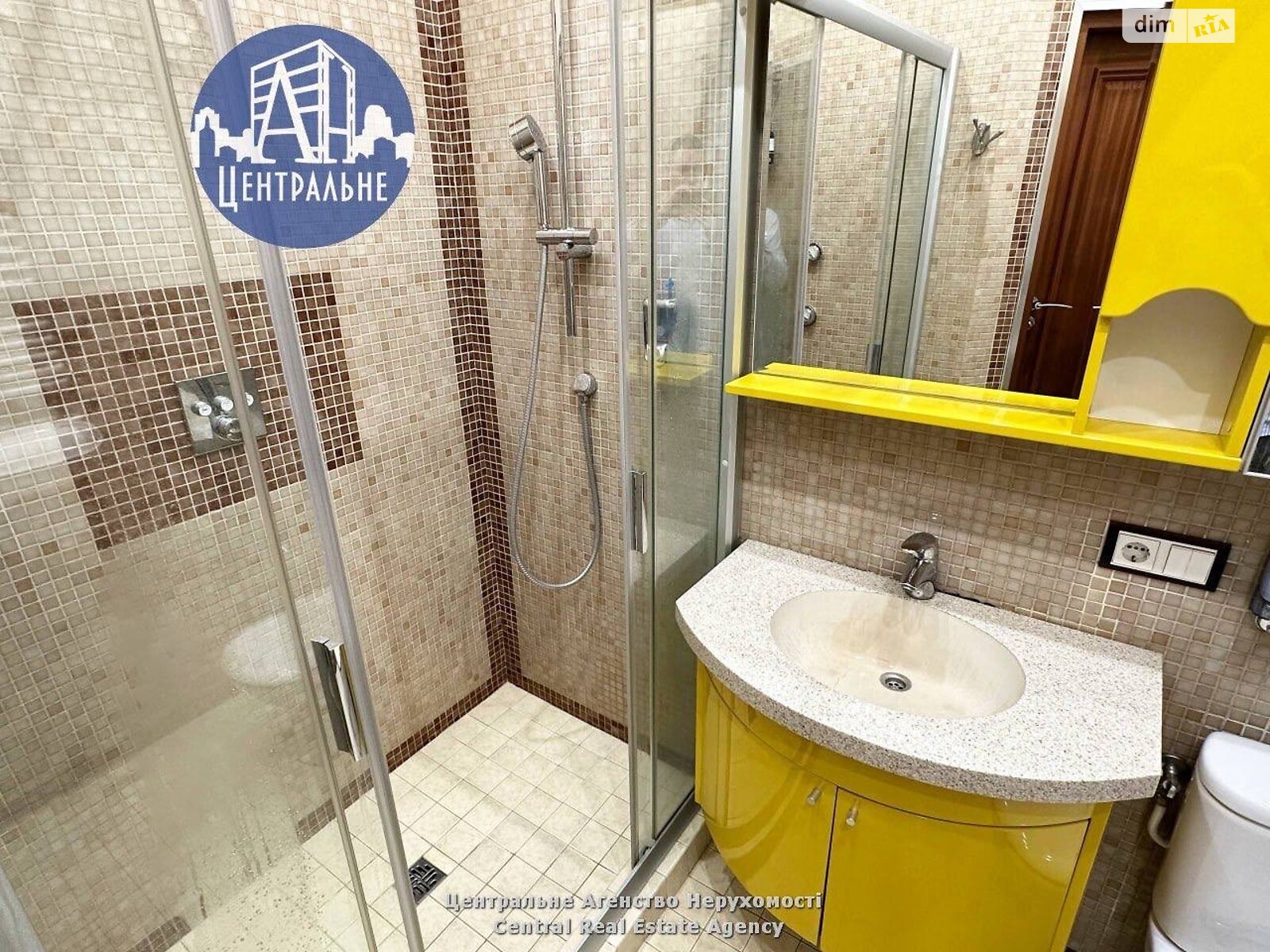 двухэтажный дом, 250 кв. м, кирпич. Сдается помесячно в Черновцах фото 1