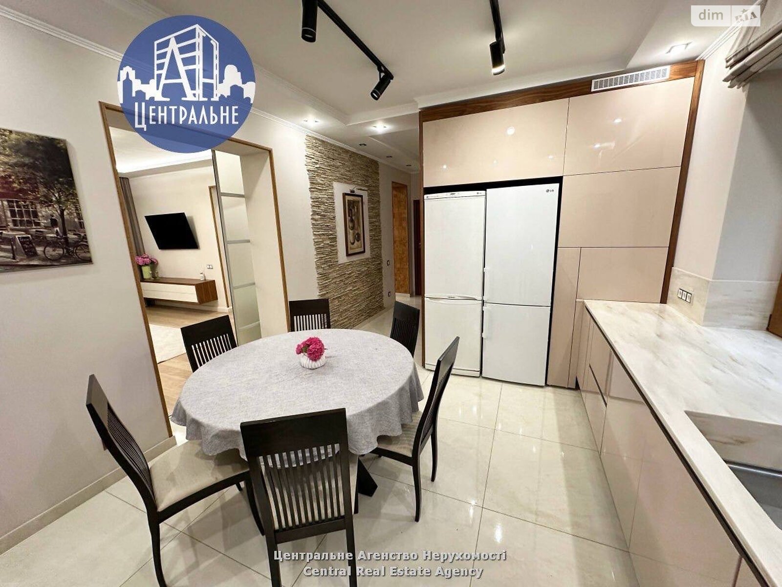 двухэтажный дом, 250 кв. м, кирпич. Сдается помесячно в Черновцах фото 1