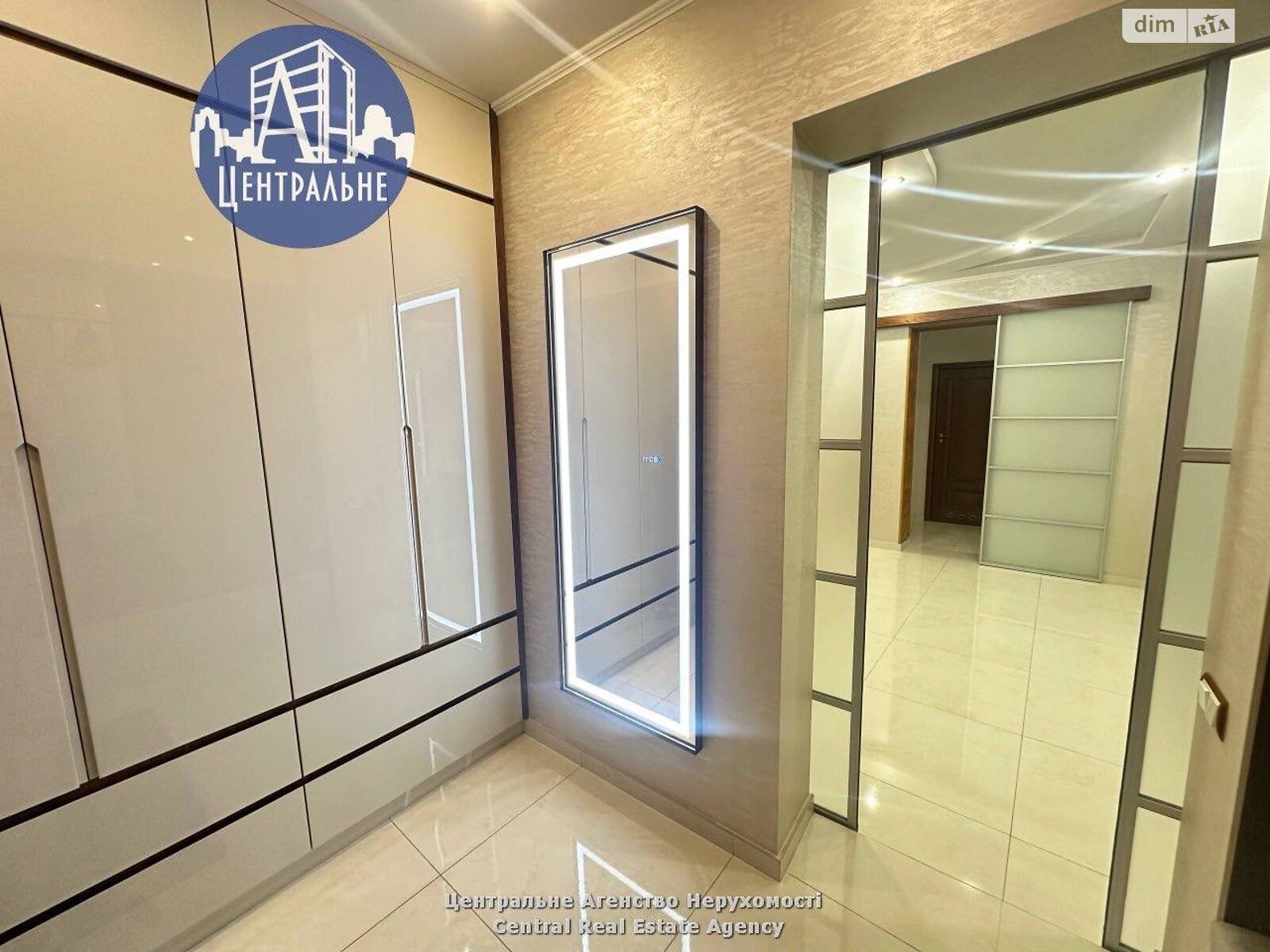 двухэтажный дом, 250 кв. м, кирпич. Сдается помесячно в Черновцах фото 1