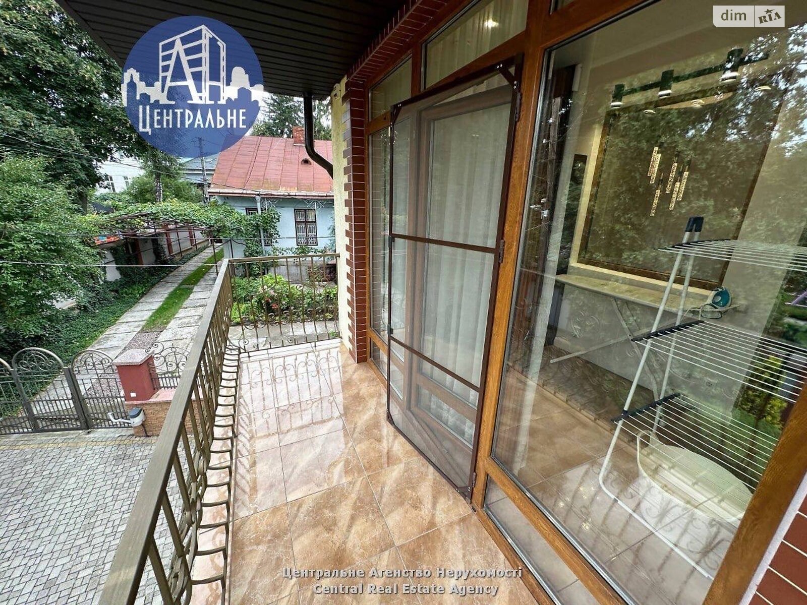 двухэтажный дом, 250 кв. м, кирпич. Сдается помесячно в Черновцах фото 1