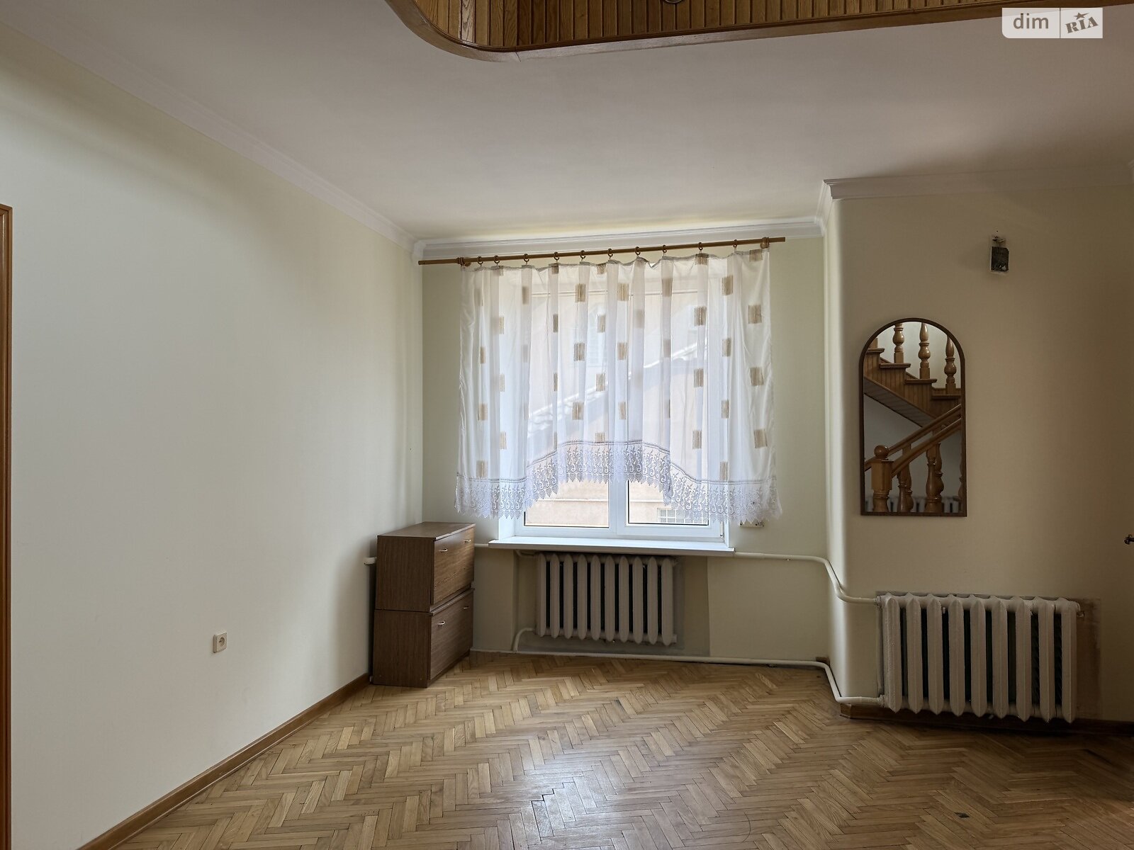 двоповерховий будинок з балконом, 250 кв. м, цегла. Здається помісячно в Чернівцях, в районі Гарячий Урбан фото 1 двопроверховий будинок з балконом, 250 кв. м, цегла. Здається помісячно в Чернівцях, в районі Гарячий Урбан фото 1