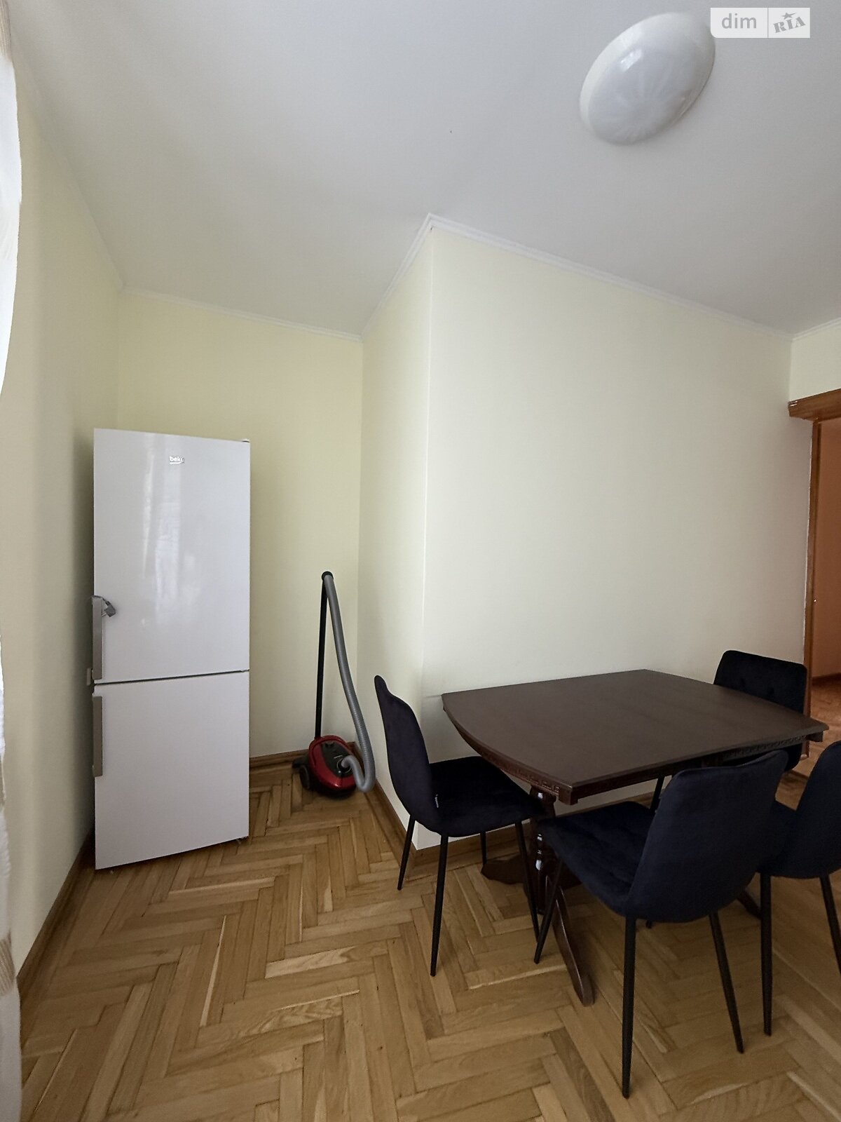 двоповерховий будинок з балконом, 250 кв. м, цегла. Здається помісячно в Чернівцях, в районі Гарячий Урбан фото 1 двопроверховий будинок з балконом, 250 кв. м, цегла. Здається помісячно в Чернівцях, в районі Гарячий Урбан фото 1