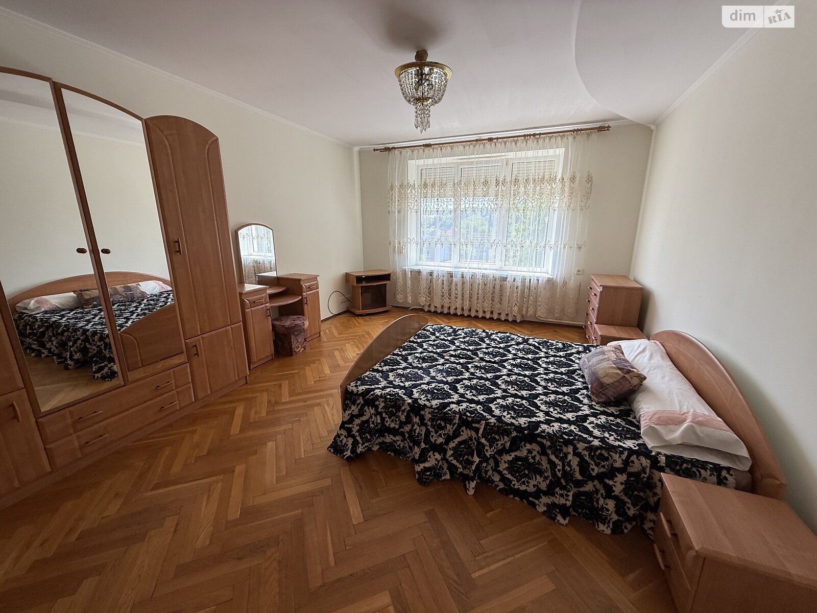 двоповерховий будинок з балконом, 250 кв. м, цегла. Здається помісячно в Чернівцях, в районі Гарячий Урбан фото 1 двопроверховий будинок з балконом, 250 кв. м, цегла. Здається помісячно в Чернівцях, в районі Гарячий Урбан фото 1