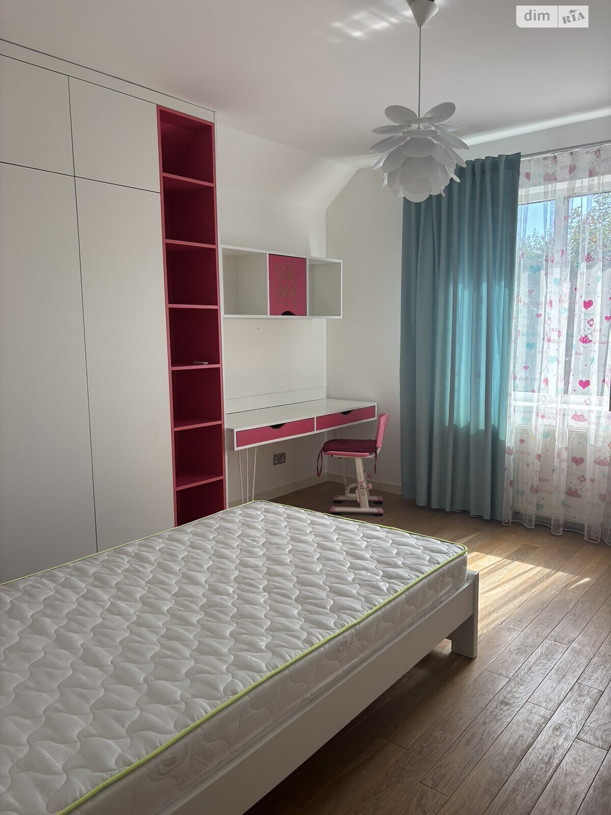 двухэтажный дом, 150 кв. м, кирпич. Сдается помесячно в Черновцах, в районе Гравитон фото 1