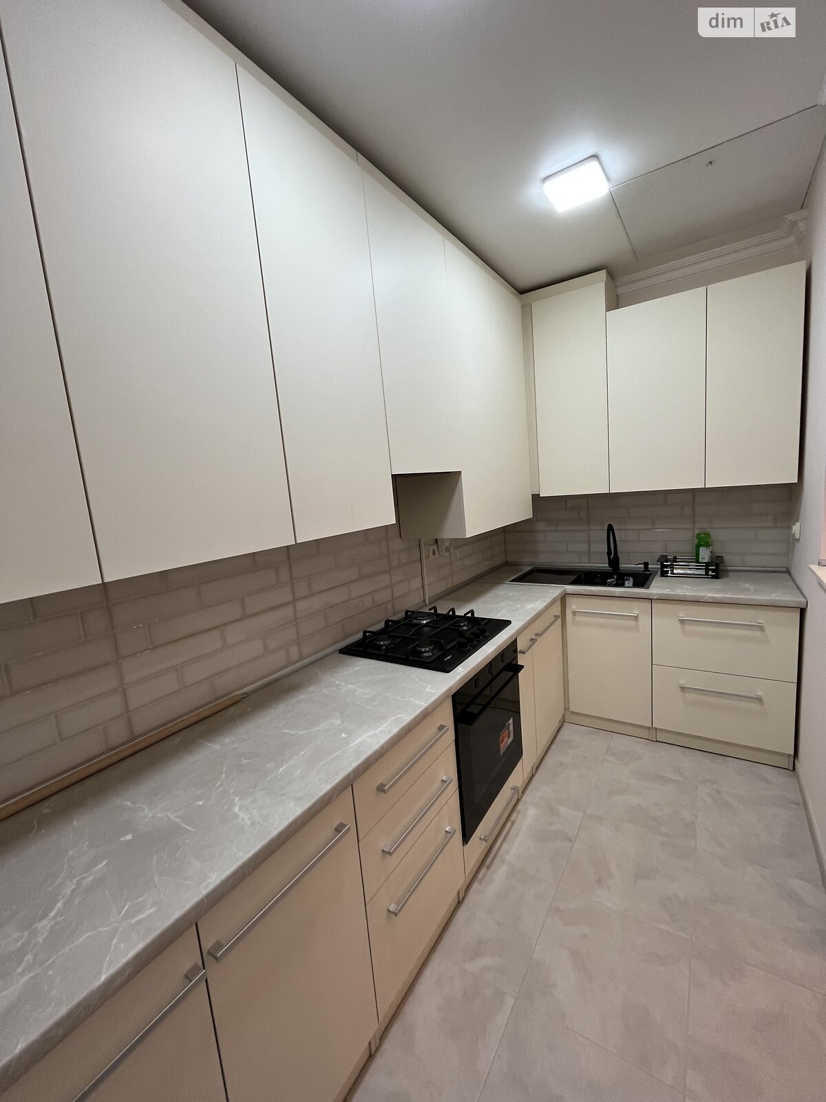 одноэтажный дом, 50 кв. м, кирпич. Сдается помесячно в Черновцах фото 1