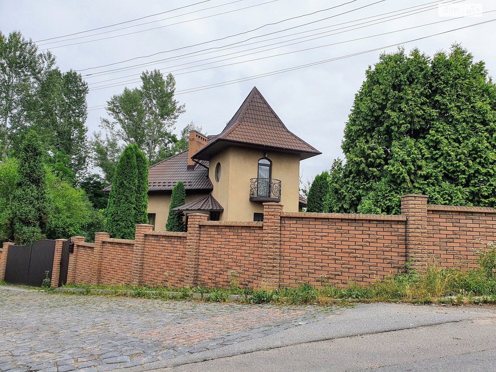 двопроверховий будинок з ремонтом, 220 кв. м, цегла. Здається помісячно в Чернівцях, в районі Кемпінг фото 1