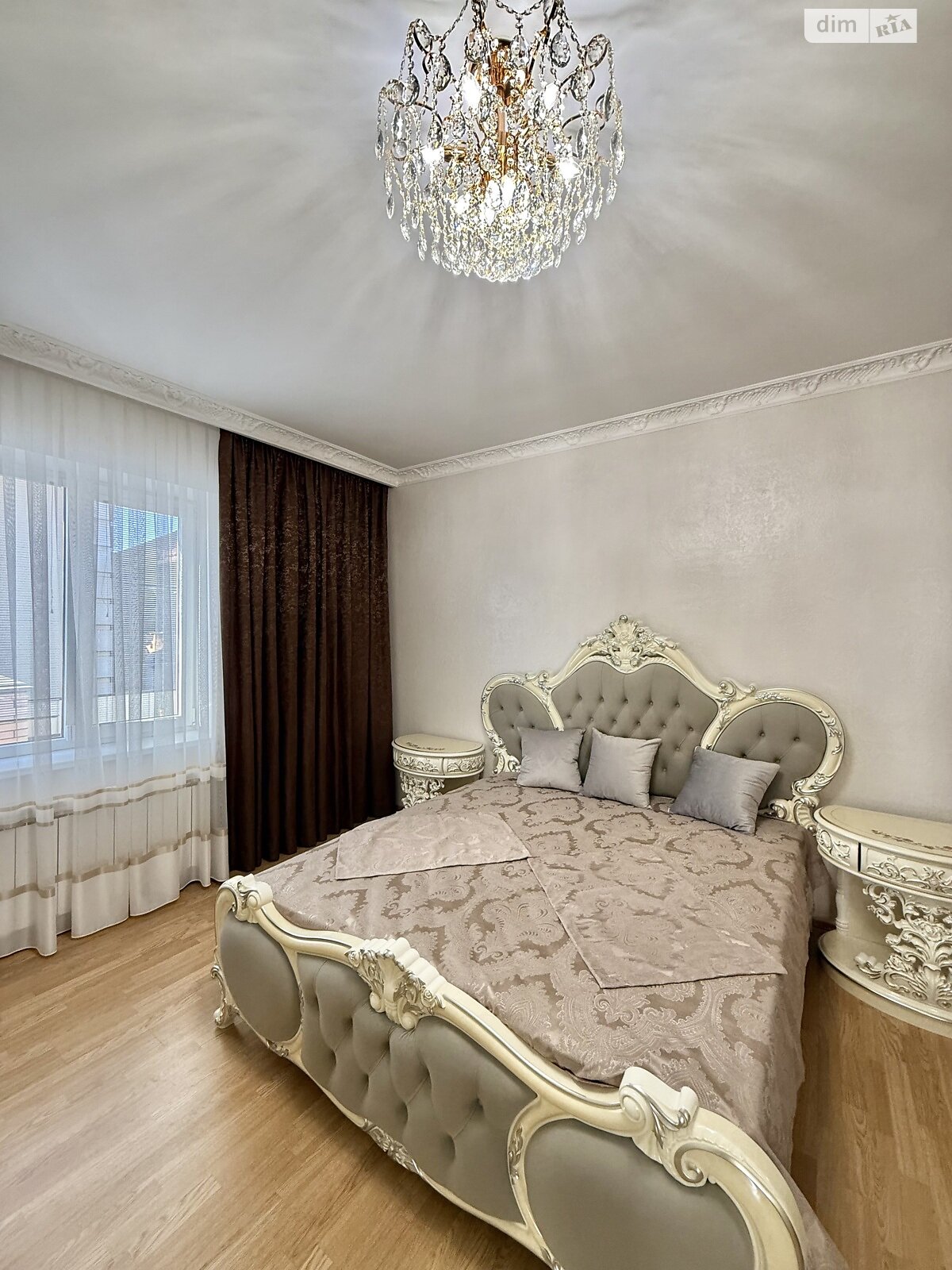 трехэтажный дом с верандой, 220 кв. м, кирпич. Сдается помесячно в Черновцах фото 1 трехэтажный дом с верандой, 220 кв. м, кирпич. Сдается помесячно в Черновцах фото 1