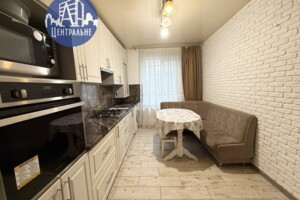 одноэтажный дом с гаражом, 85 кв. м, кирпич. Сдается помесячно в Черновцах фото 2 одноэтажный дом с гаражом, 85 кв. м, кирпич. Сдается помесячно в Черновцах фото 2