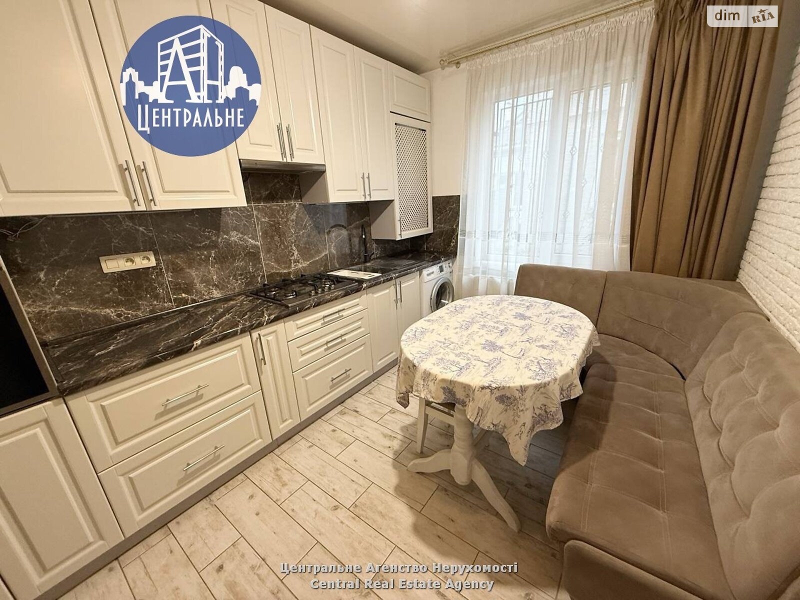 одноэтажный дом с гаражом, 85 кв. м, кирпич. Сдается помесячно в Черновцах фото 1 одноэтажный дом с гаражом, 85 кв. м, кирпич. Сдается помесячно в Черновцах фото 1