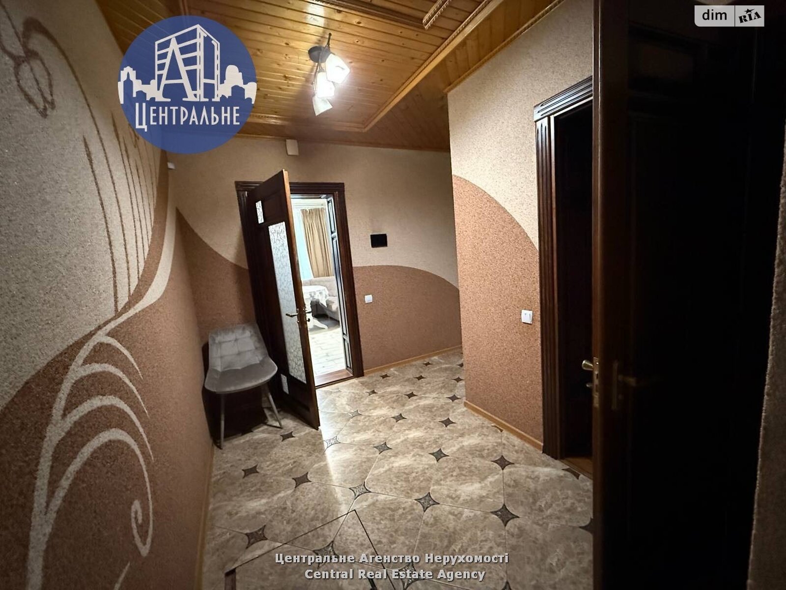 одноэтажный дом с гаражом, 85 кв. м, кирпич. Сдается помесячно в Черновцах фото 1 одноэтажный дом с гаражом, 85 кв. м, кирпич. Сдается помесячно в Черновцах фото 1