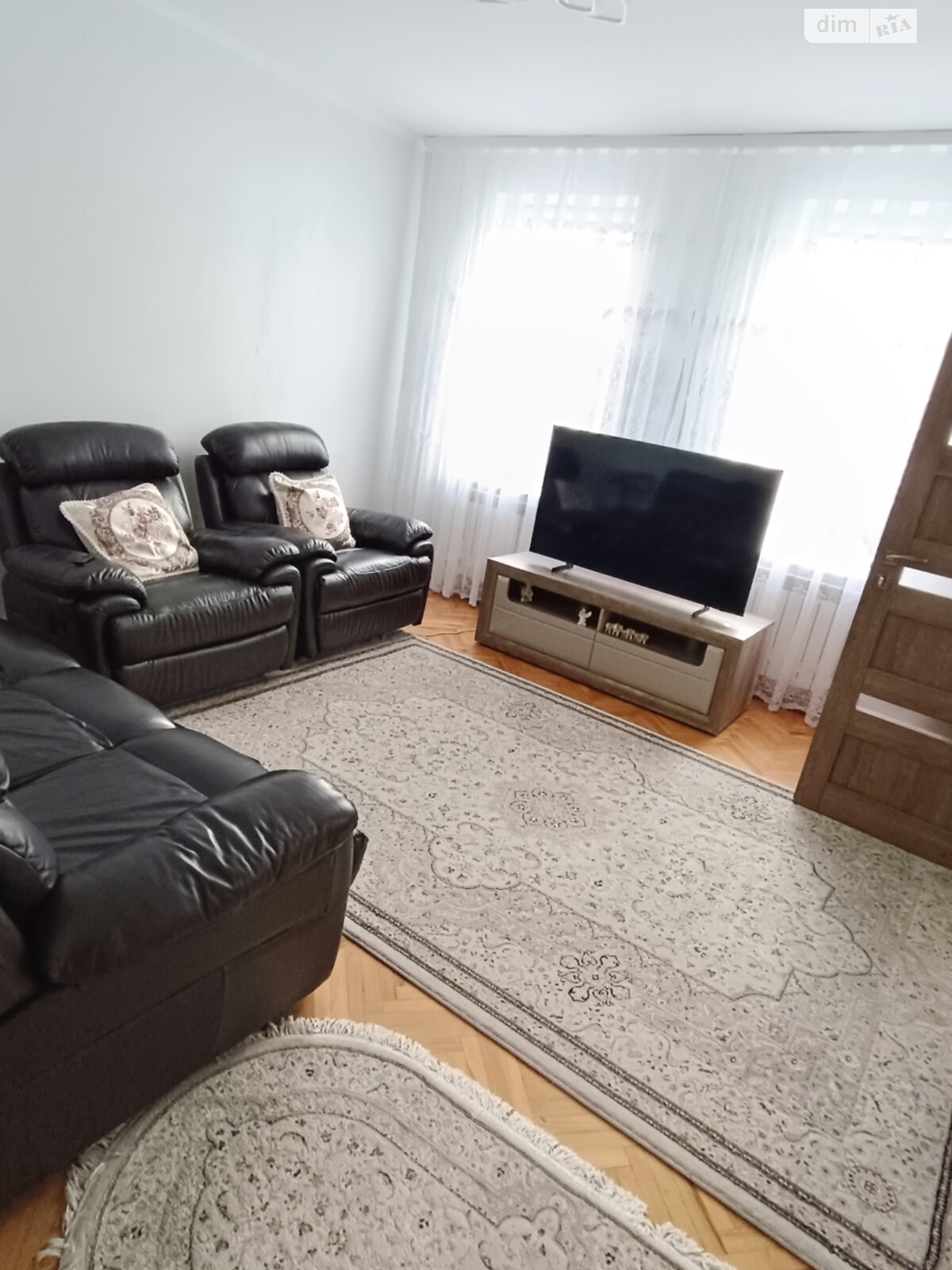 двоповерховий будинок з балконом, 200 кв. м, цегла. Здається помісячно в Чернівцях фото 1