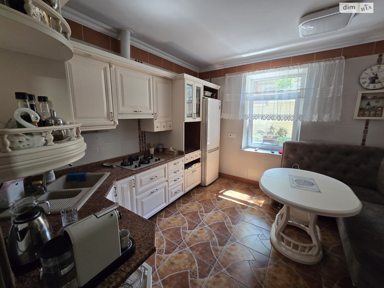 двоповерховий будинок з балконом, 200 кв. м, цегла. Здається помісячно в Чернівцях фото 1