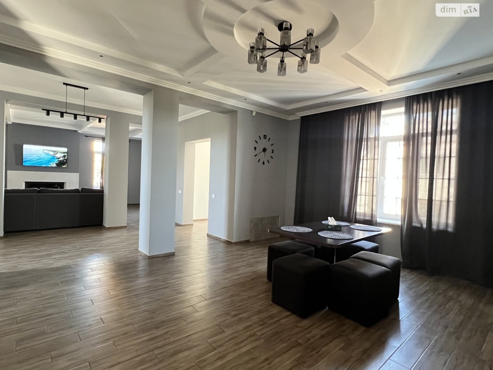 трехэтажный дом, 330 кв. м, кирпич. Сдается помесячно в Черновцах, в районе Первомайский фото 1