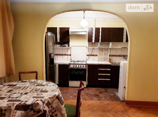 двухэтажный дом с балконом, 60 кв. м, кирпич. Сдается помесячно в Черновцах, в районе Первомайский фото 1 двухэтажный дом с балконом, 60 кв. м, кирпич. Сдается помесячно в Черновцах, в районе Первомайский фото 1