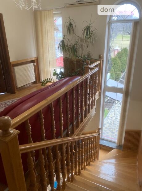 двухэтажный дом, 270 кв. м, кирпич. Сдается помесячно в Черновцах, в районе Пригородная зона фото 1 двухэтажный дом, 270 кв. м, кирпич. Сдается помесячно в Черновцах, в районе Пригородная зона фото 1