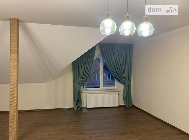 трехэтажная часть дома, 300 кв. м, кирпич. Сдается помесячно в Черновцах, в районе Роша фото 1 трехэтажная часть дома, 300 кв. м, кирпич. Сдается помесячно в Черновцах, в районе Роша фото 1